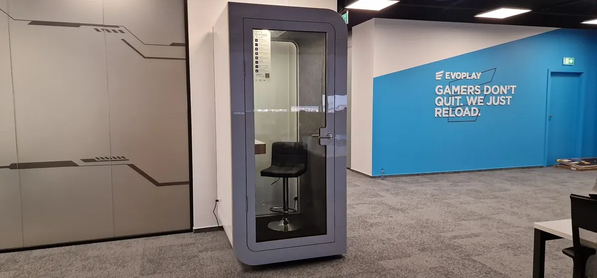 Silentbox akustiline kabiin kliendi kontoris