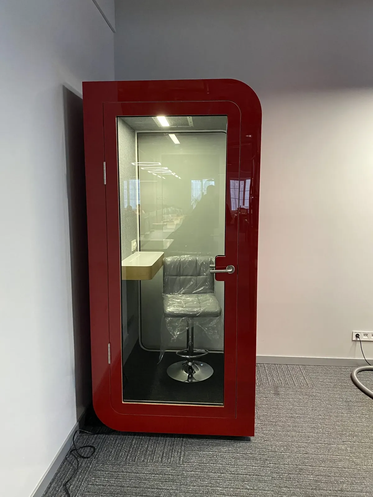 Silentbox akustiline kabiin kliendi kontoris